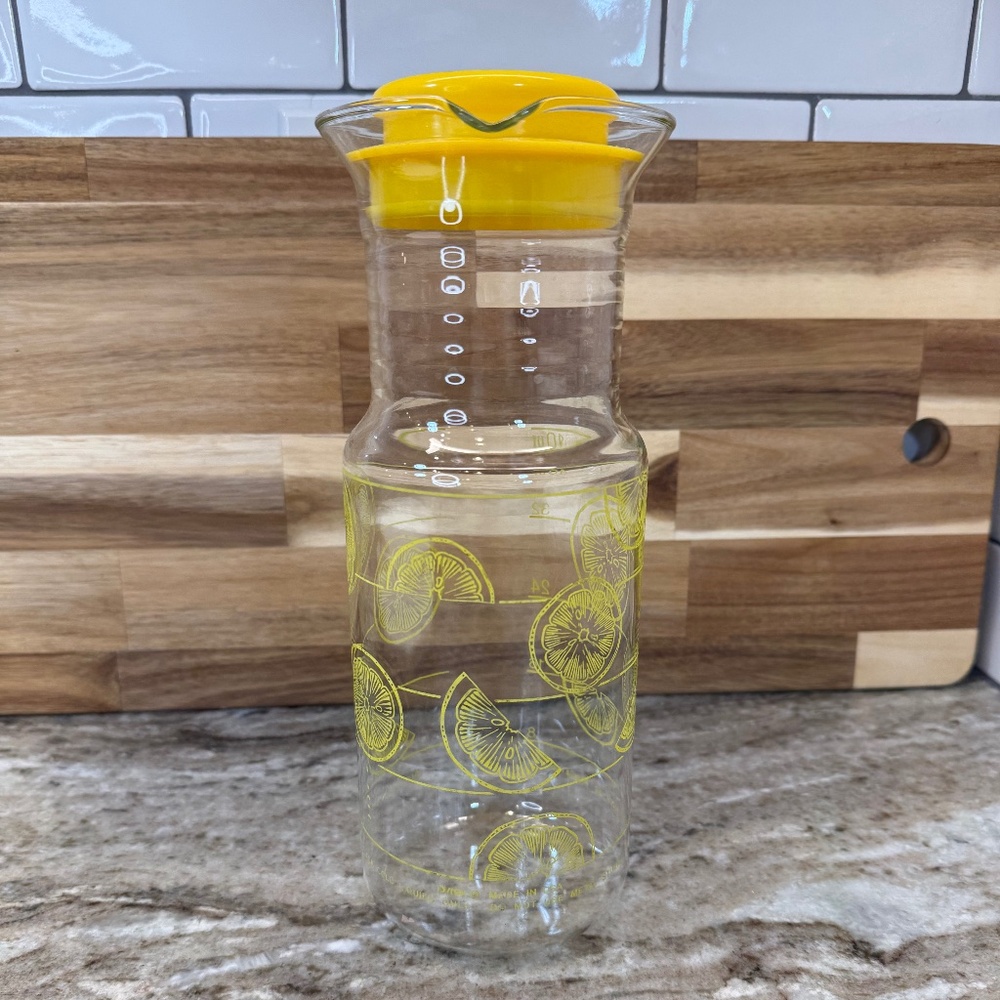 🍋Vintage Pyrex Lemonade Carafe • 1.5 Qt • Original Yellow Lid • Citrus Print 🍋